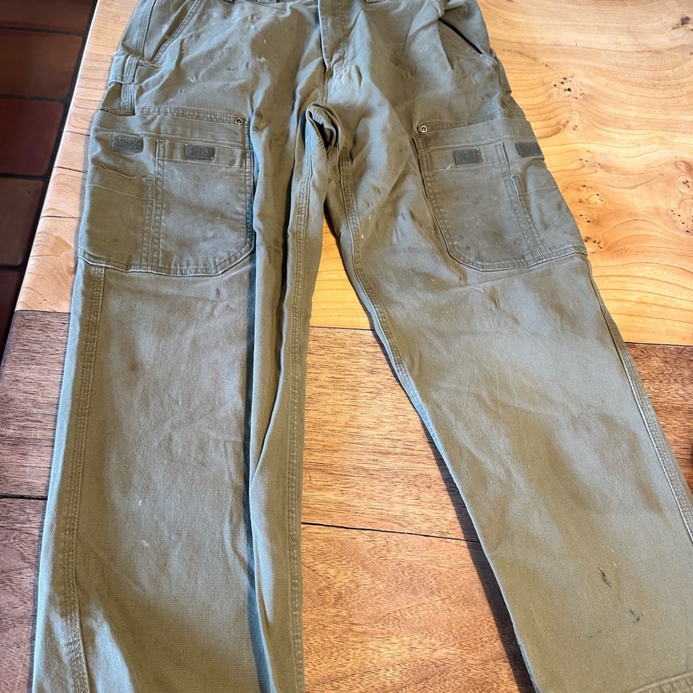 Duluth Trading Co Men's Khaki Cargo Pants